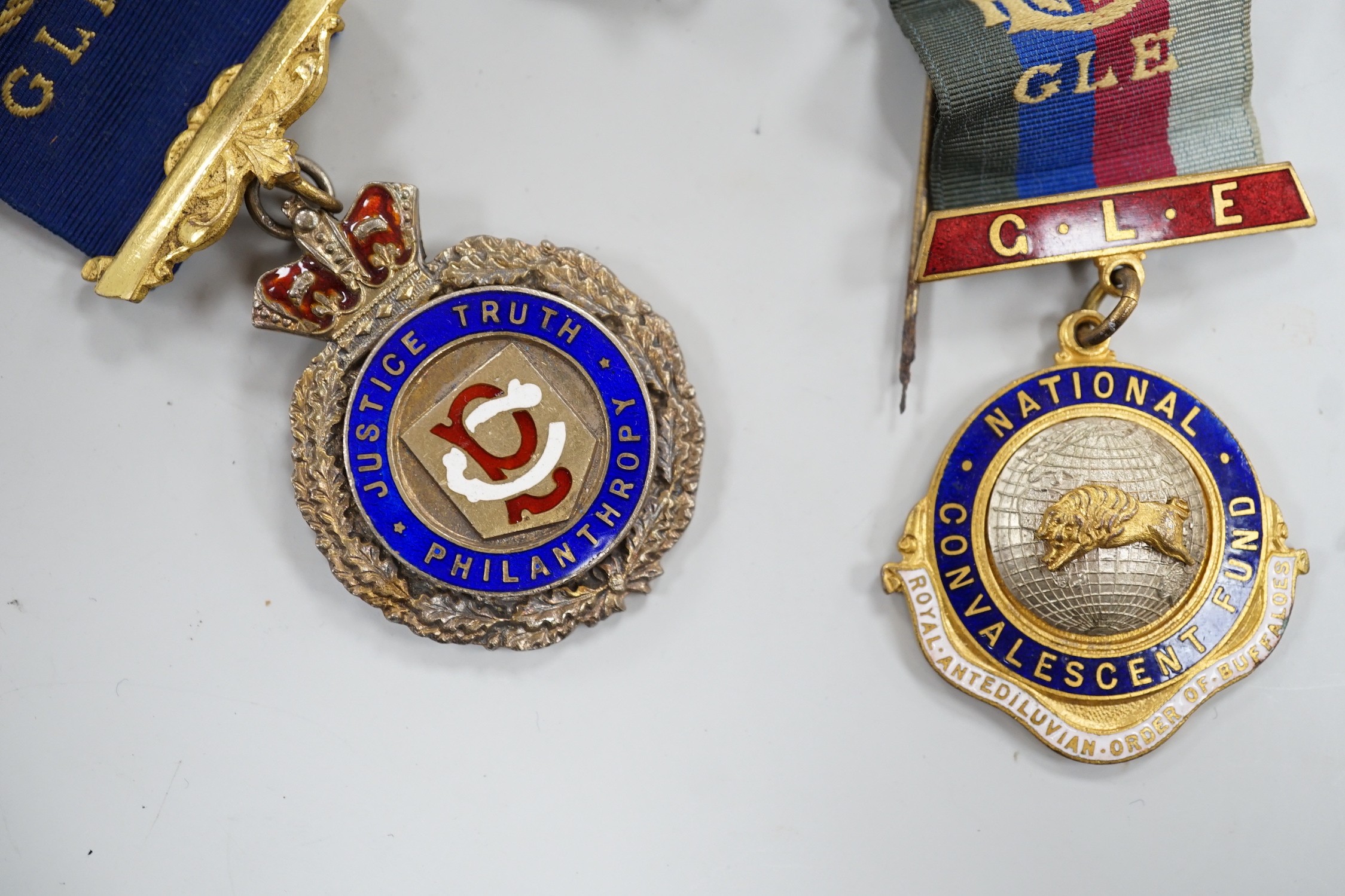 Sundry jewellery and medallions, including two silver-gilt Masonic medals etc.